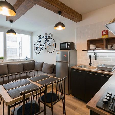Stylish Centrally Located 1Br Apartment With Parking Братислава Экстерьер фото